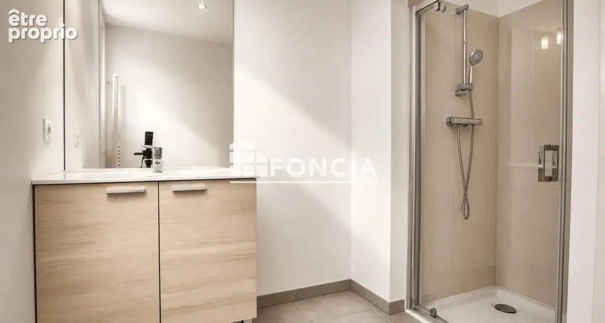 Appartement T3  65 m²  264 000 € - photo 2