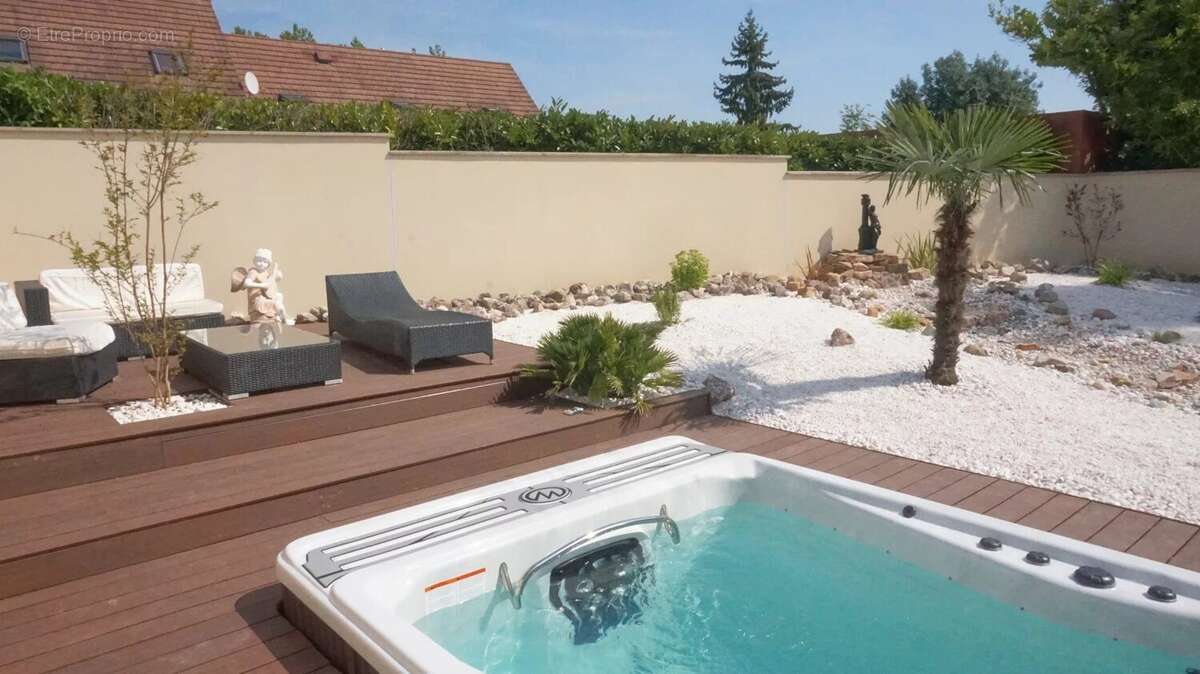 Appartement à MAGNY-LE-HONGRE