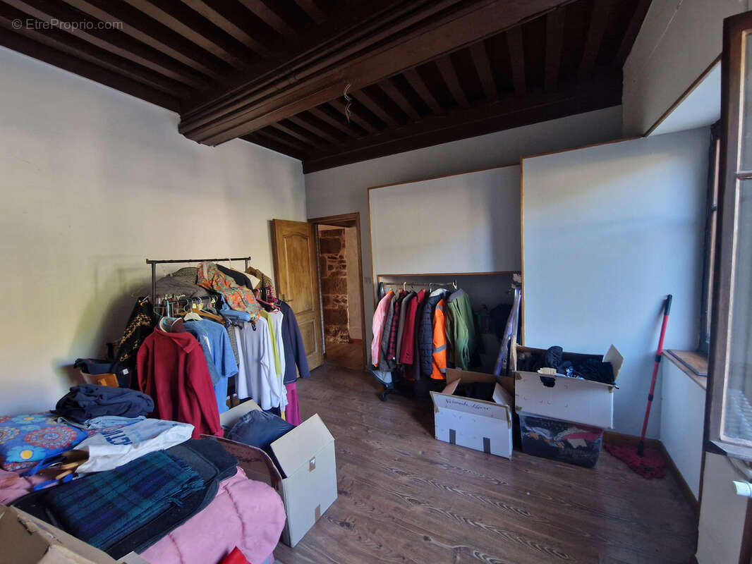 AUTUN - idéal investisseur - immeuble composé de 3 appartements, avec dépendances et cour - photo 10