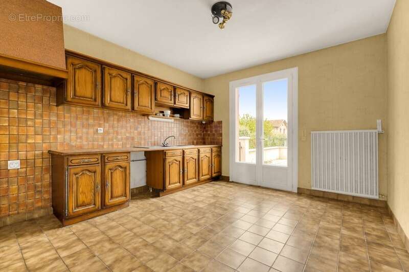 MAISON DE VILLE avec 2 garages et jardin - photo 5