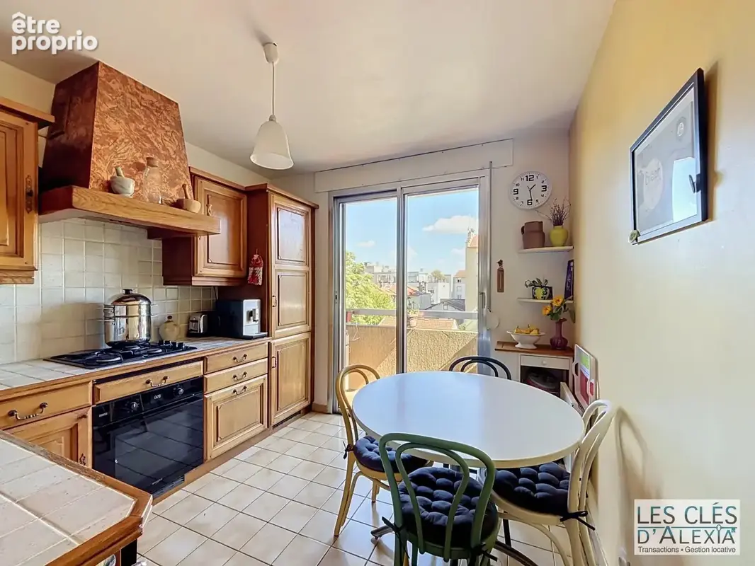 T4  de 87 m2 traversant avec balcons et garage fermé – Villeurbanne - photo 11