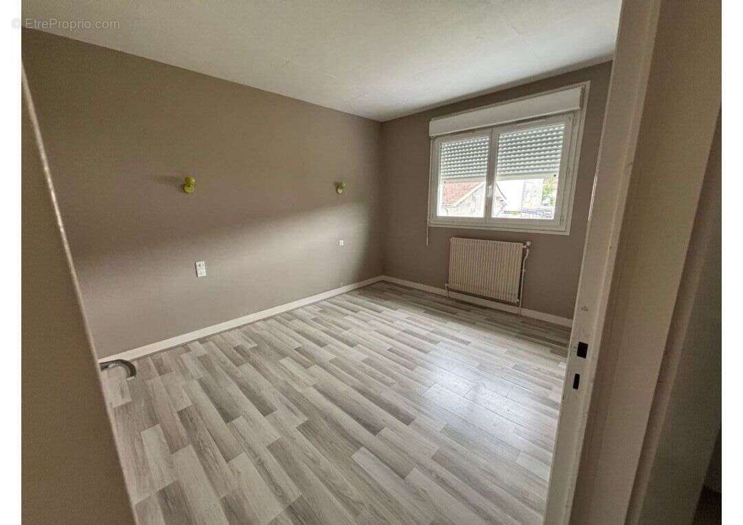 Immeuble de rapport  4 appartements + 6 garages - investissement locatif - photo 7