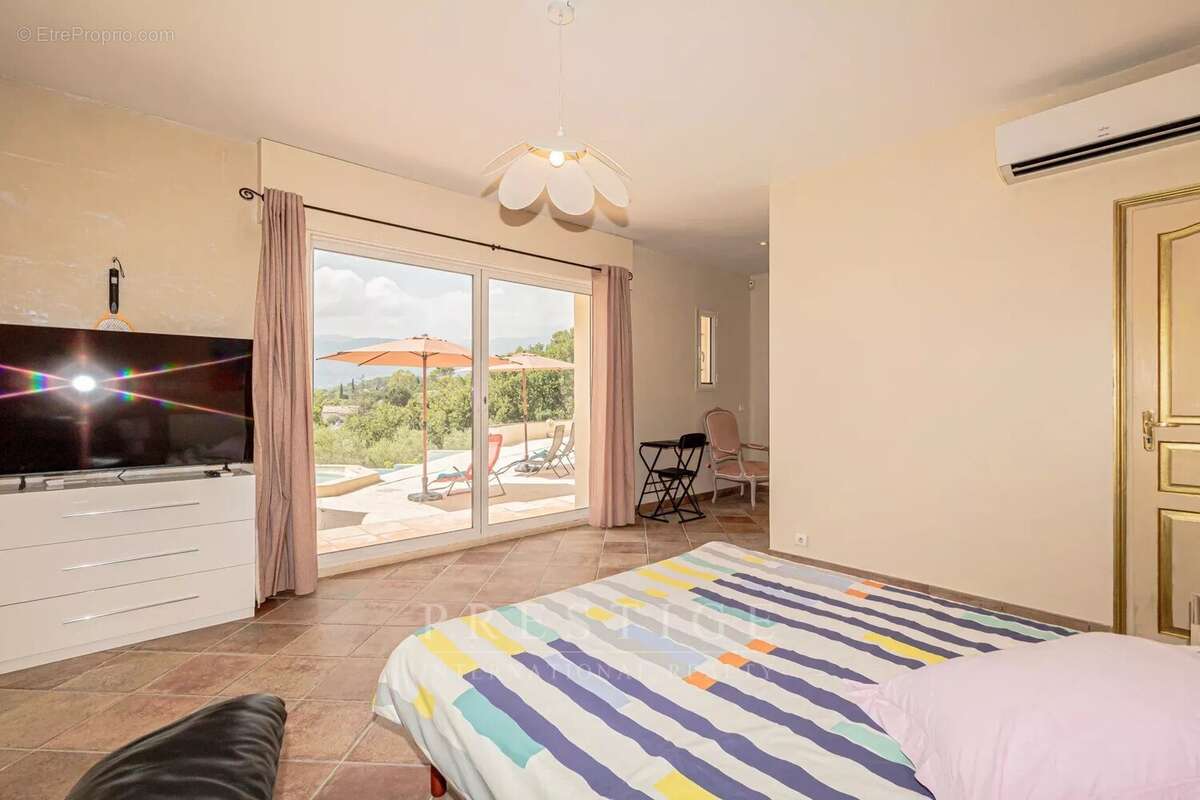 Chateauneuf de grasse, villa florentine 365m² garage, piscine, terrain 4000m² - photo 28