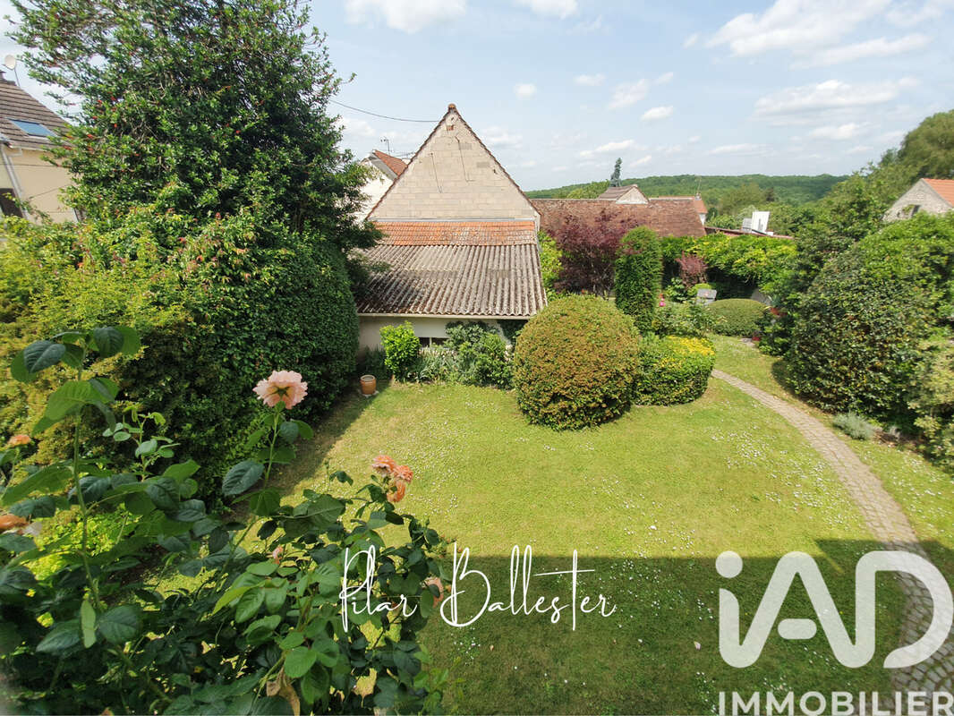 Maison 213 m² à Quincy-Voisins  - photo 4