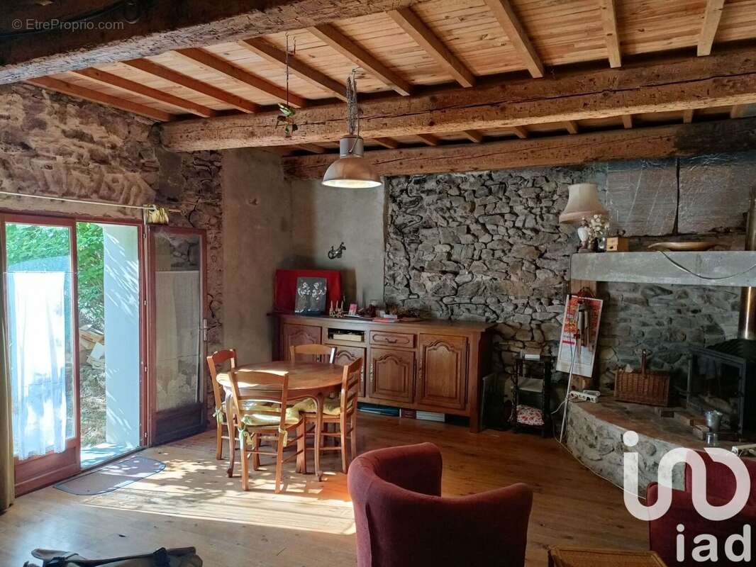 Maison 100 m² à Maisons  - photo 3