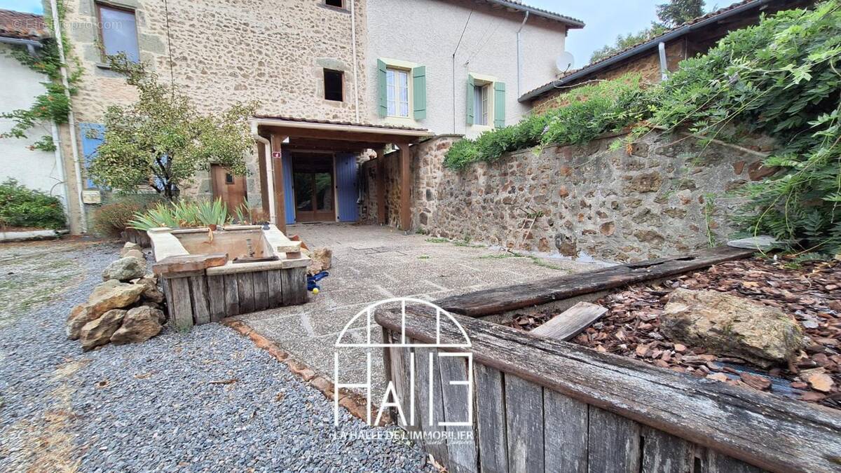 Maison à PRESSIGNAC