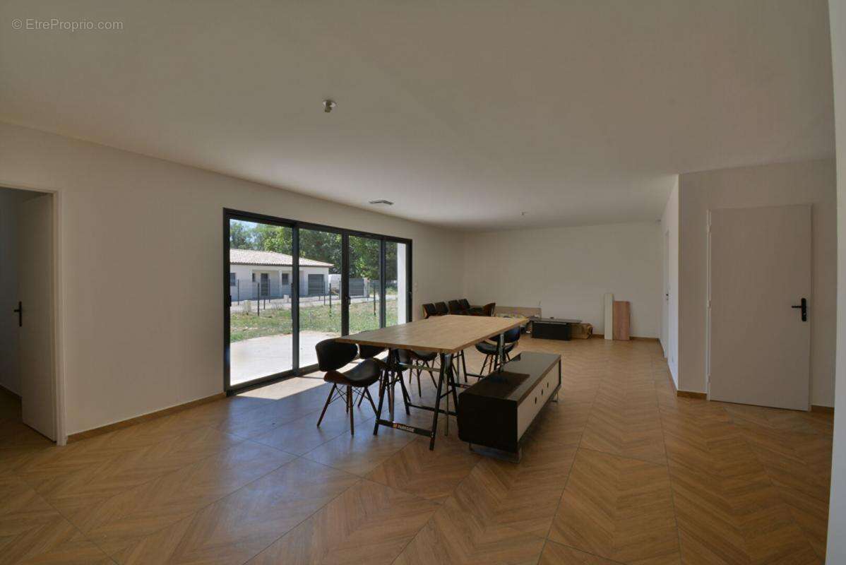 Maison à RUOMS