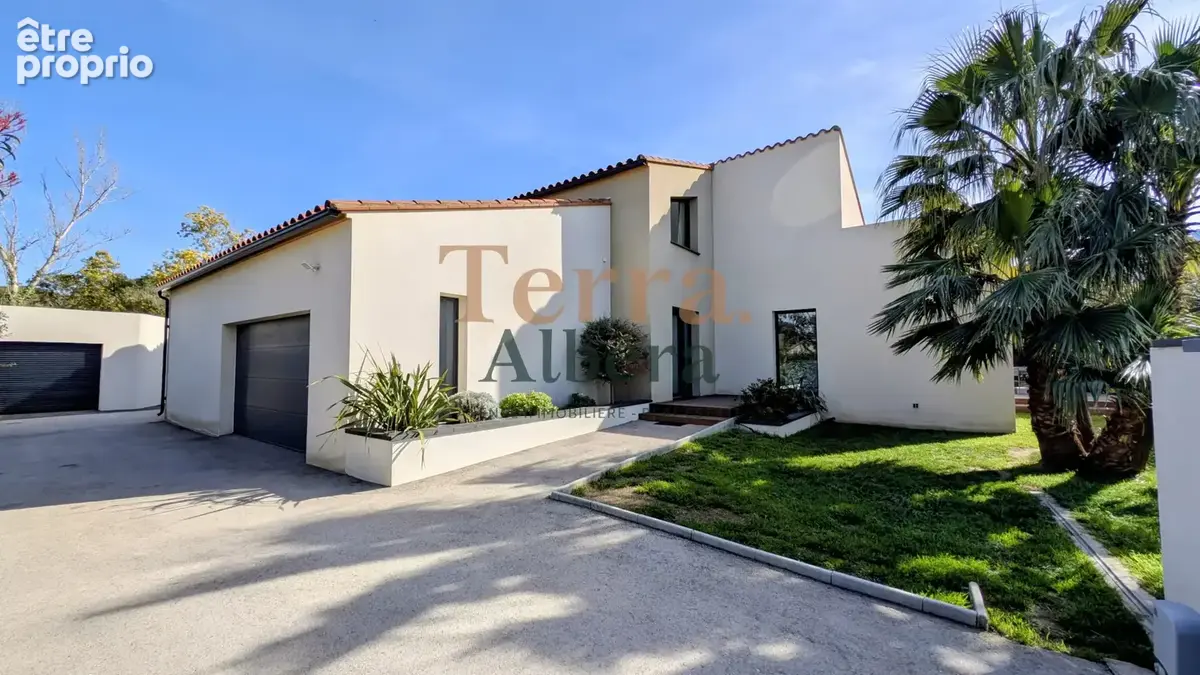 SAINT-GENIS-DES-FONTAINES - Grande villa contemporaine sans aucuns travaux - photo 2
