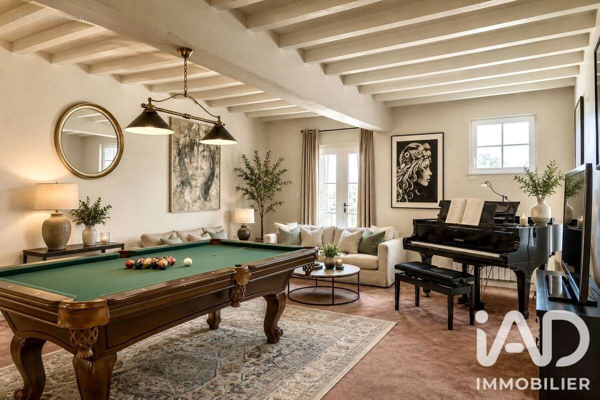 Maison 375 m² à Saint-Laurent-En-Gatines  - photo 3