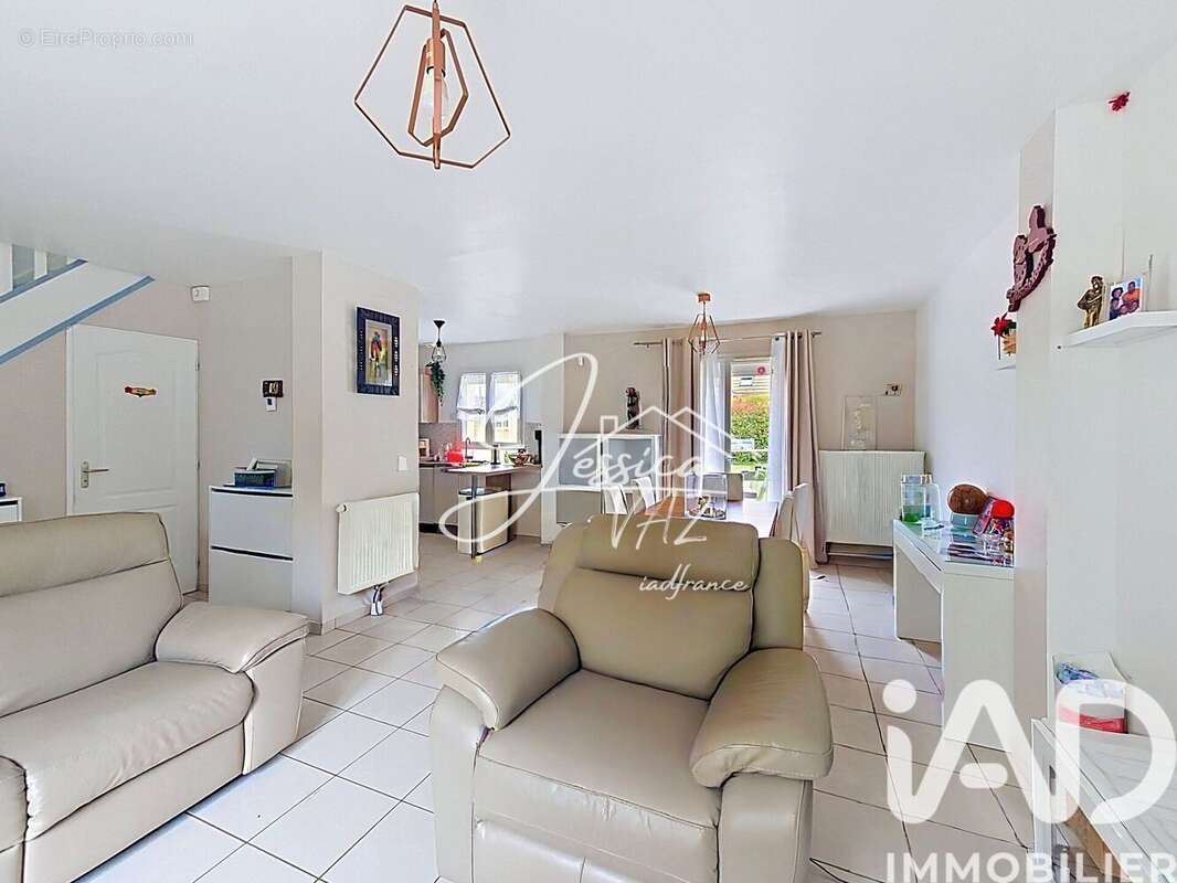 Maison 102 m² à Peroy-Les-Gombries  - photo 6