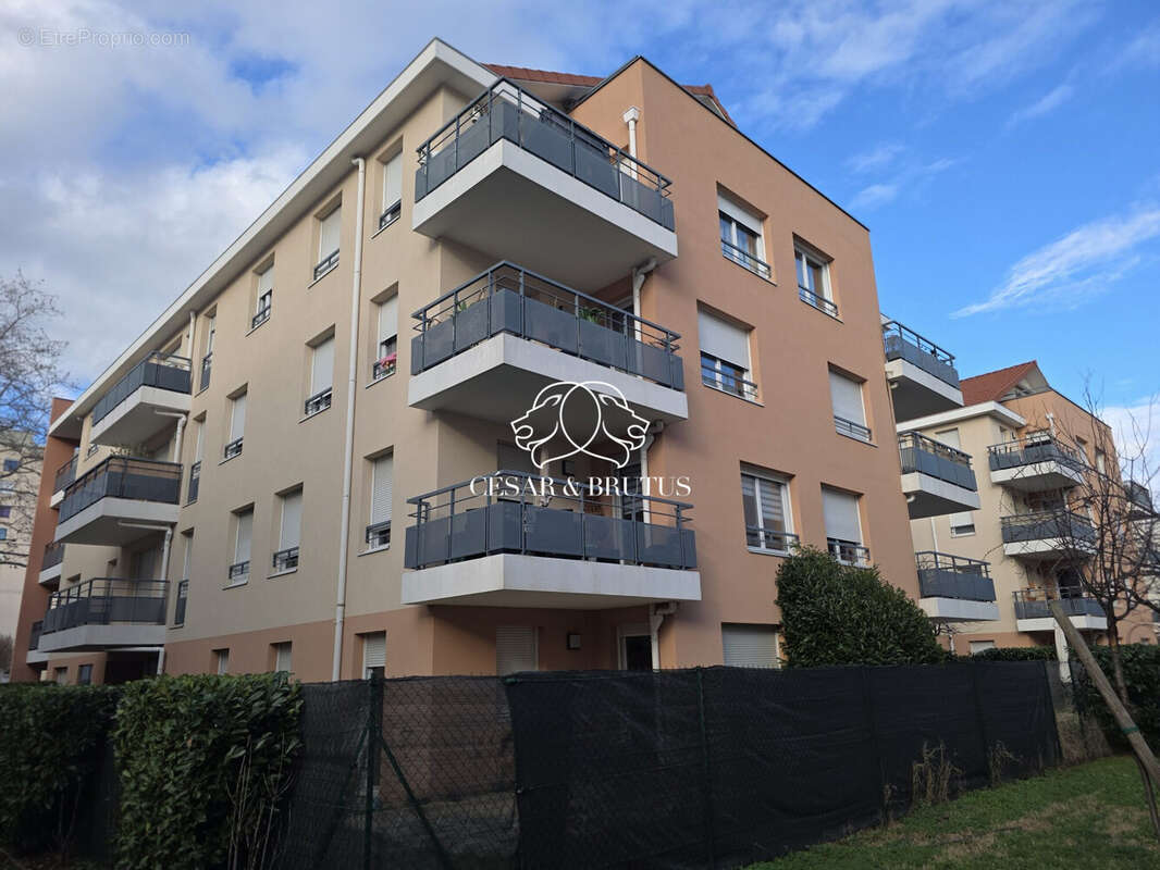 Appartement à LYON-8E