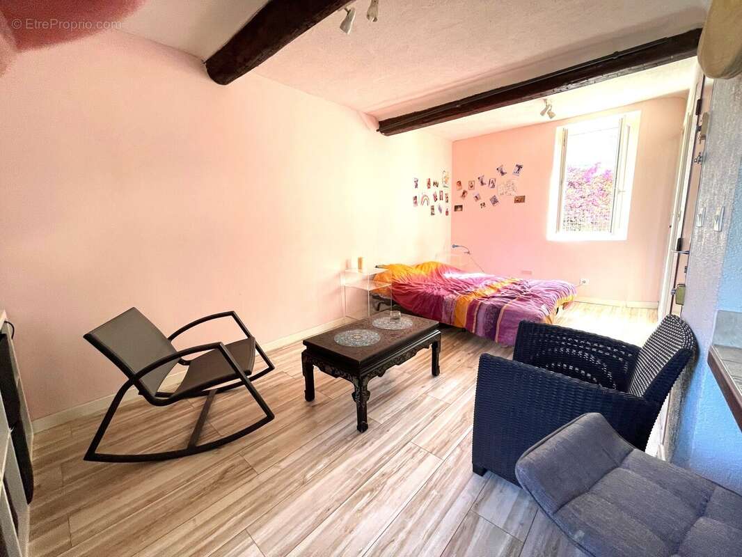 A Saisr Sur Toulon Ouest ! Coquet Appartement Type 1 - photo 3