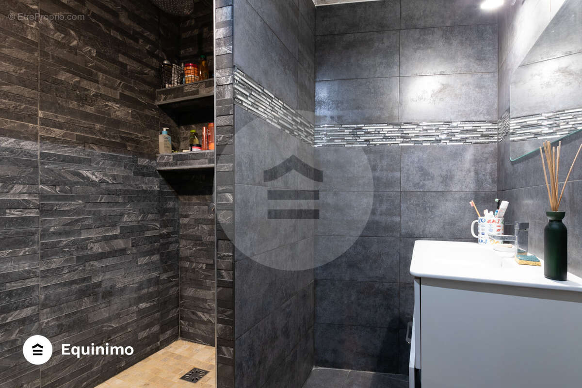 Appartement à LES LILAS