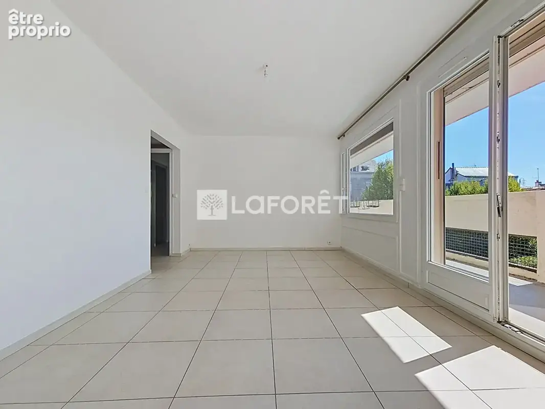 Appartement lumineux 3 pièces avec grand balcon - photo 2