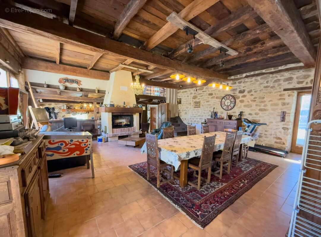Deux maisons périgourdines en pierre avec dépendances, piscine et terrain. - photo 7