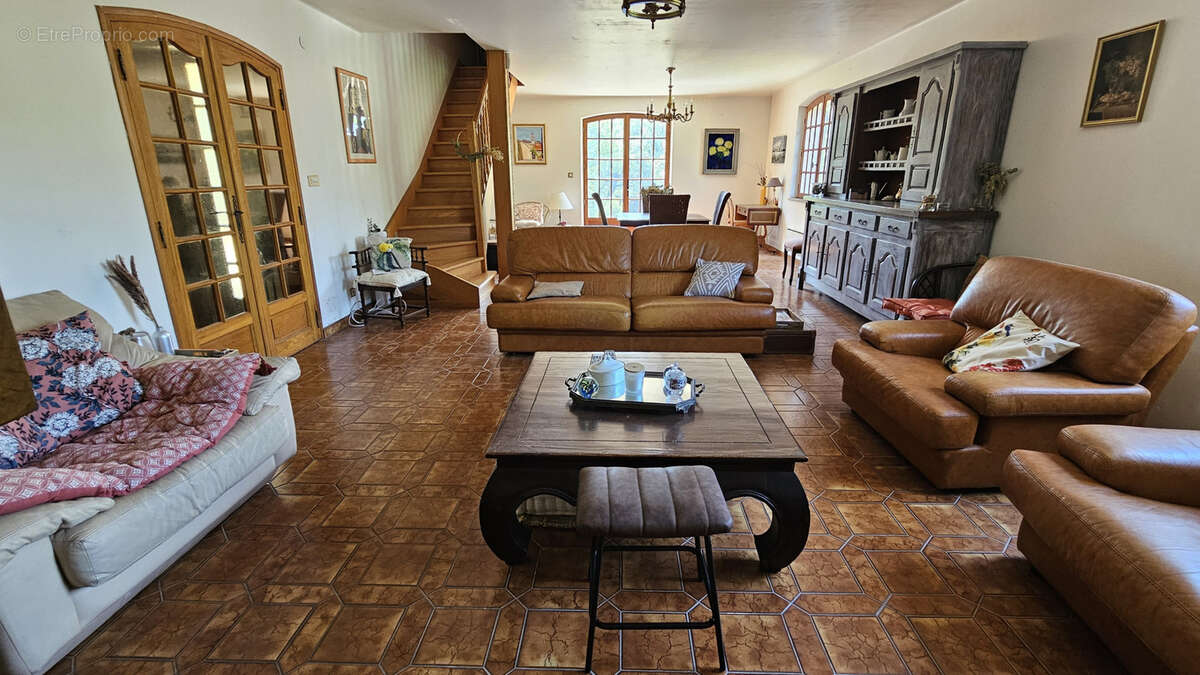 Maison à BAGNOLS-EN-FORET
