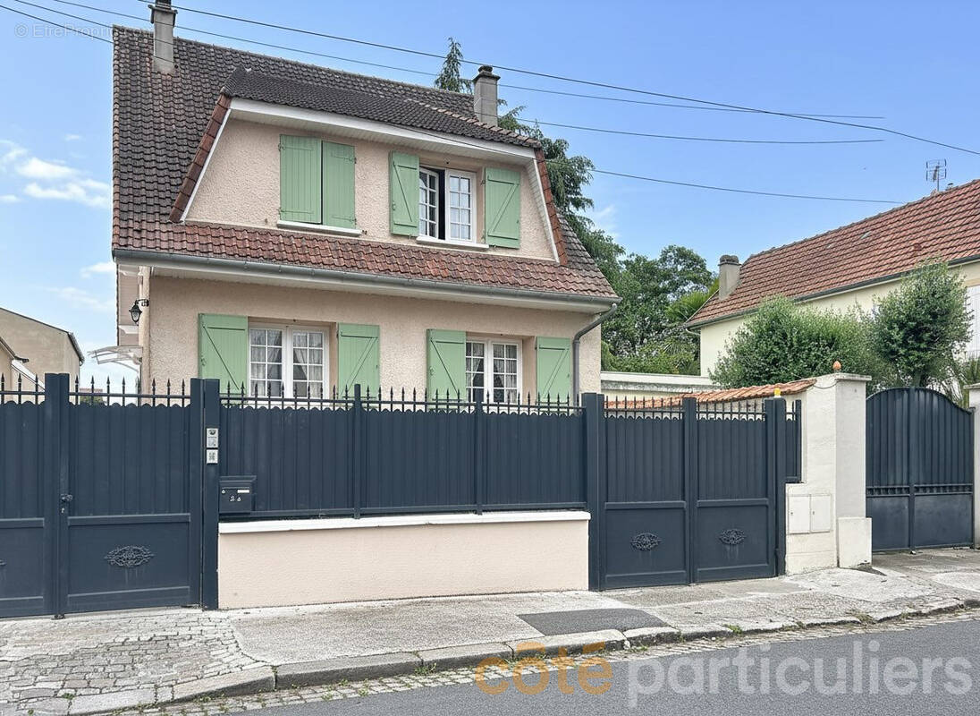 Maison à SAINT-MAUR-DES-FOSSES