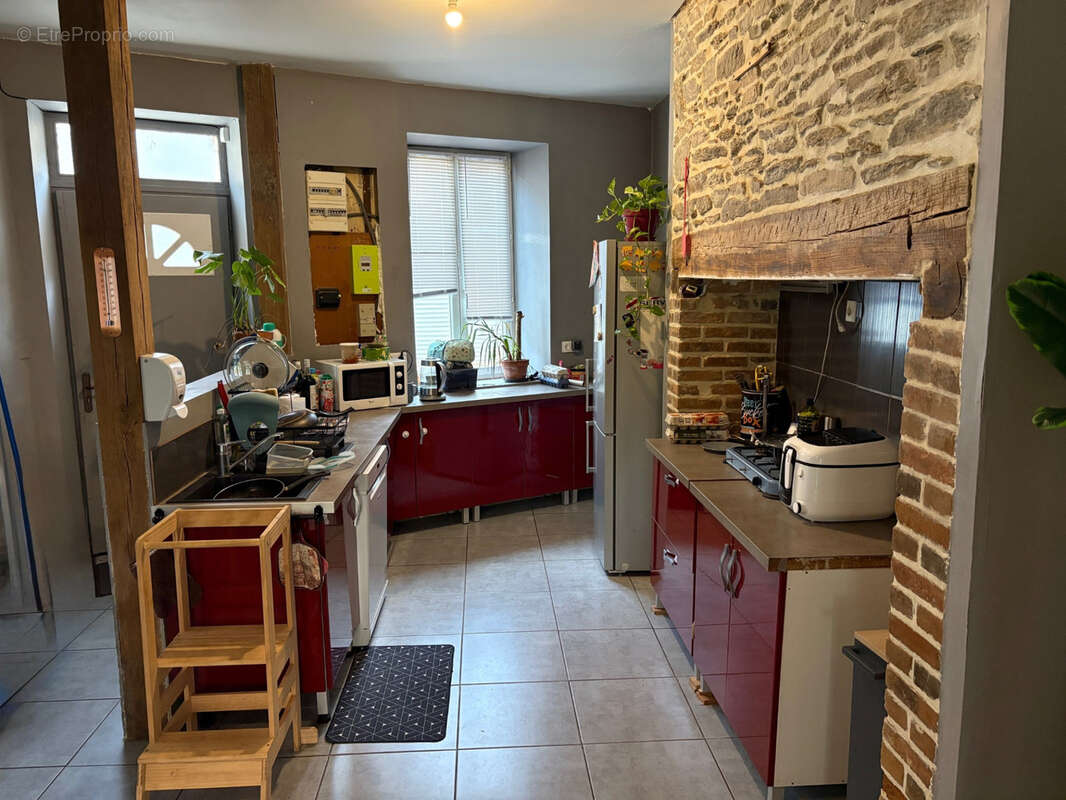 Coussac Bonneval maison de 6 pièces  proche des commerces avec cour et garage - photo 5