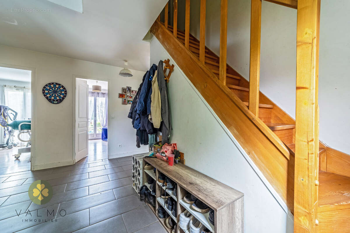 Maison à LA QUEUE-LES-YVELINES