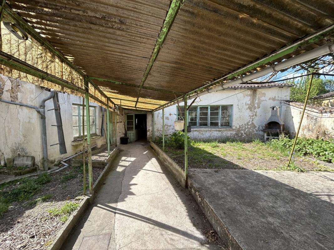 Maison à SAINT-JEAN-D'ANGELY
