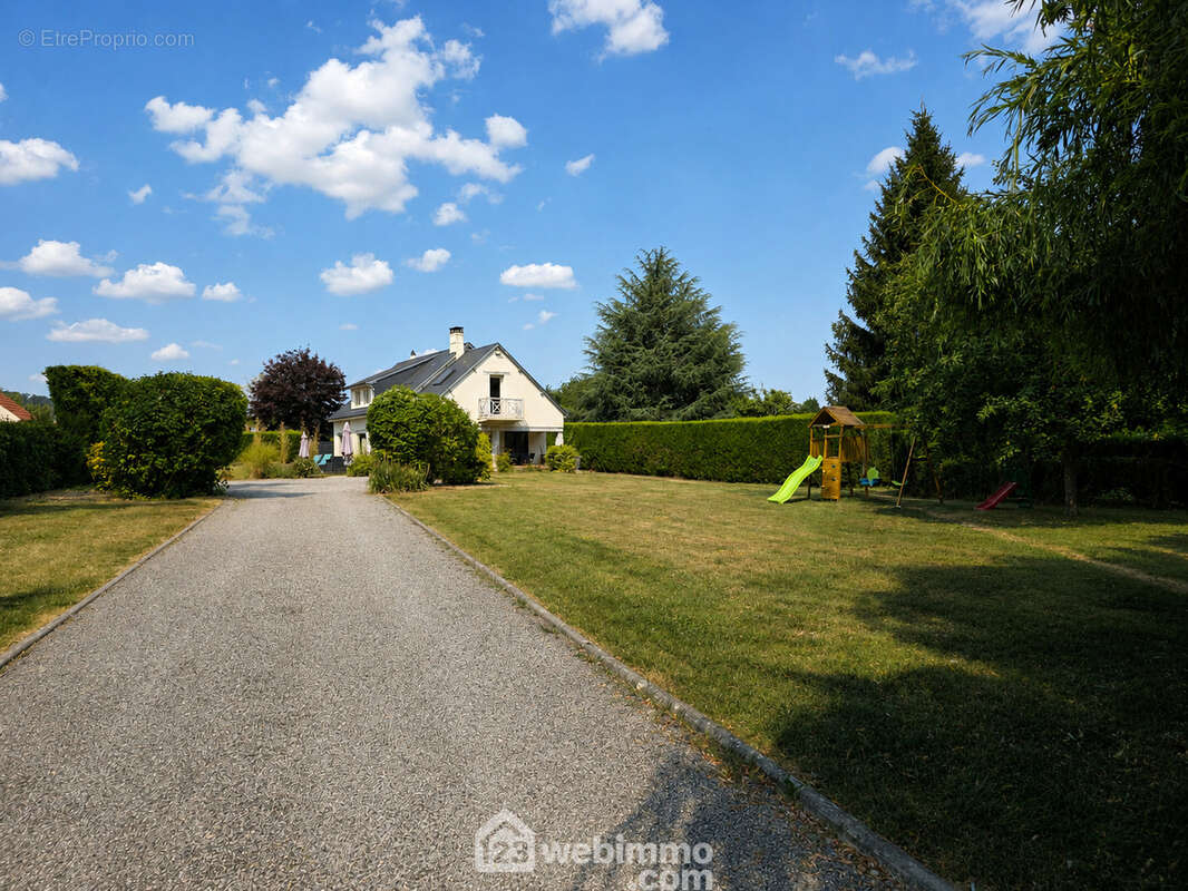 4 847 m² de jardin arboré, sans aucun vis-à-vis