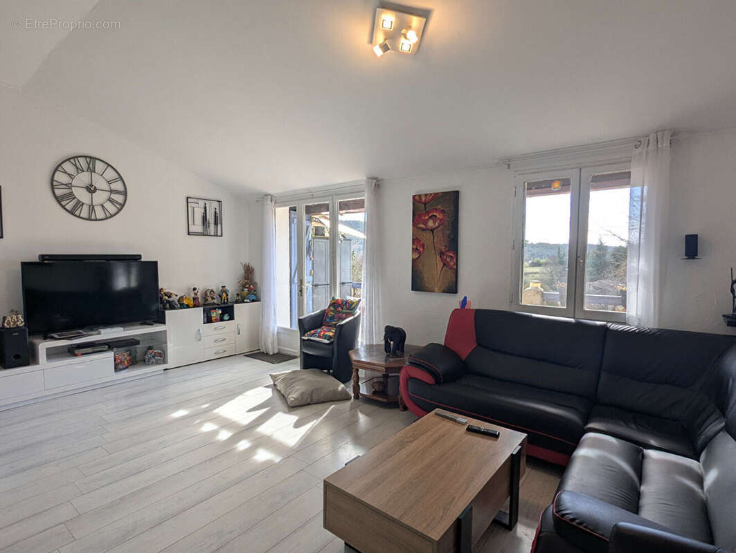 SALERNES, maison 10 pièces, 208 m² avec dépendance. - photo 12
