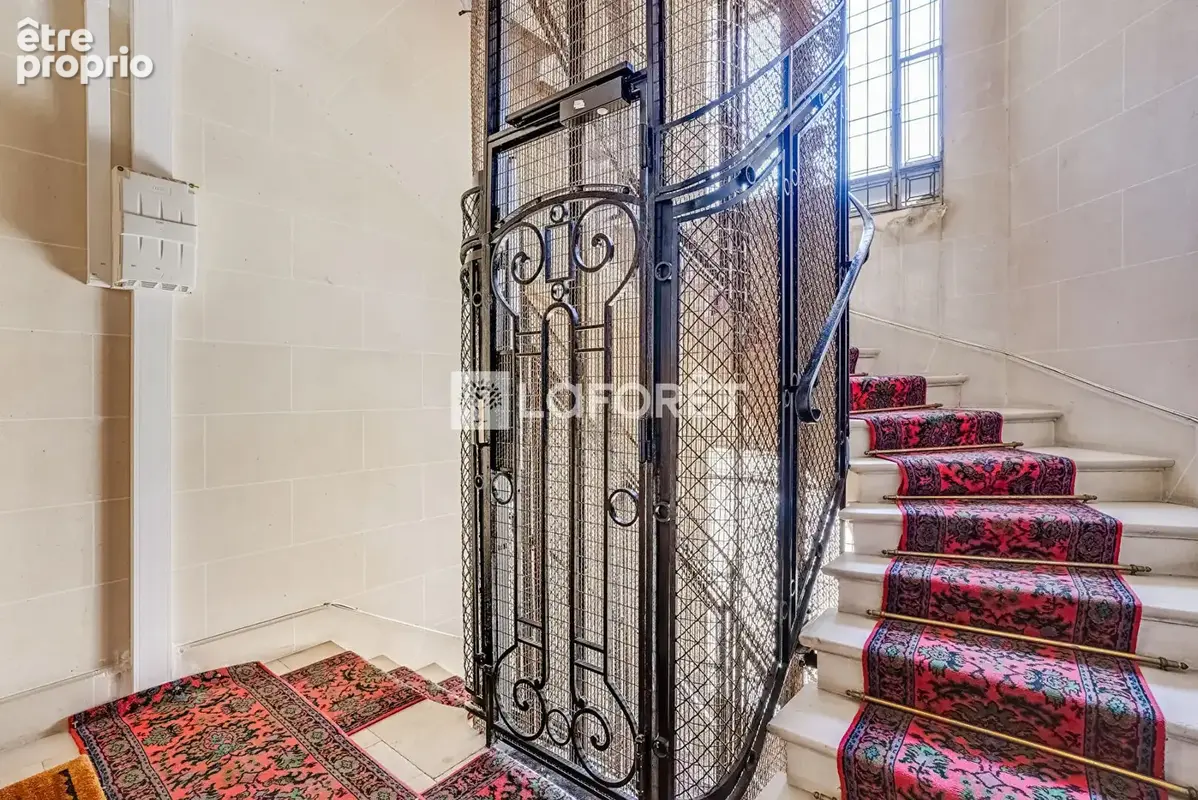 Square La Fontaine / Appartement 2 pièces de 50 m² /Vendu loué - photo 11