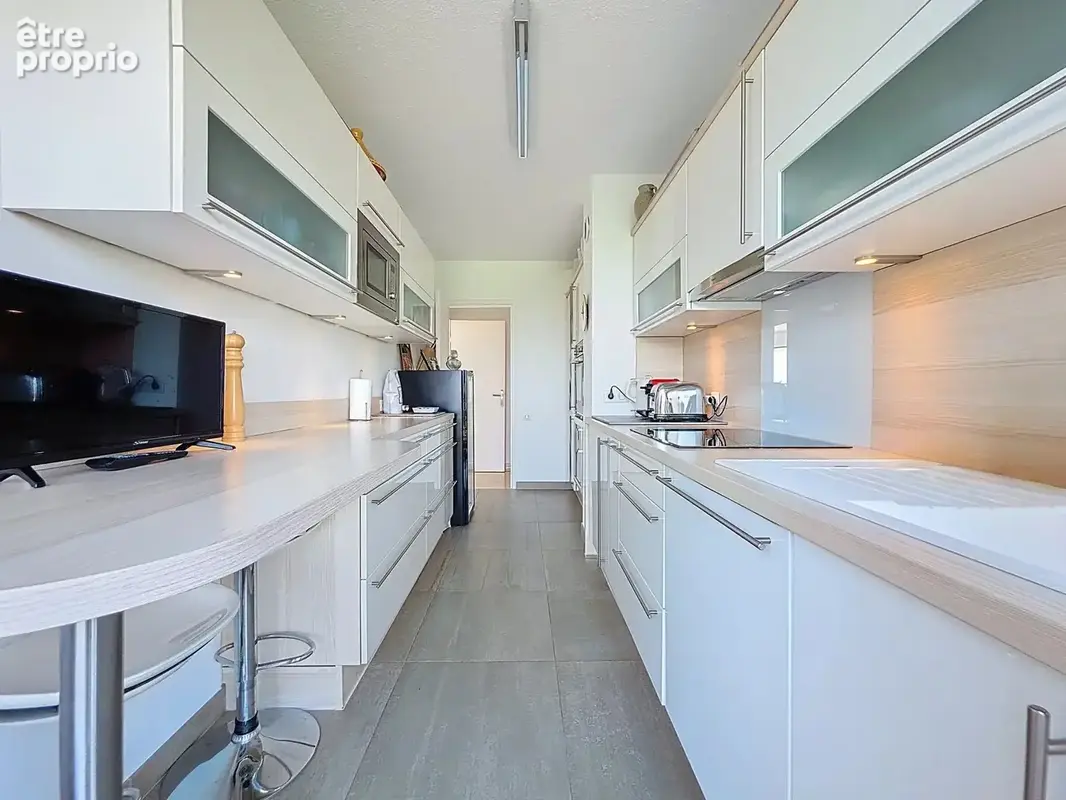 EXCEPTIONNEL : PENTHOUSE 110 m² avec 175 m² m² de terrasses - Vue mer - Double garage - photo 8