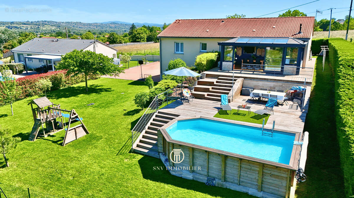 Maison à SAINT-REMY-EN-ROLLAT
