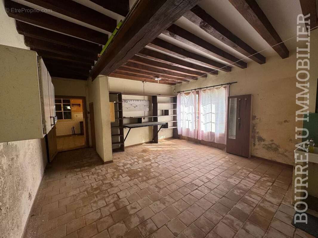 Maison à LA CELLE-SAINT-CYR