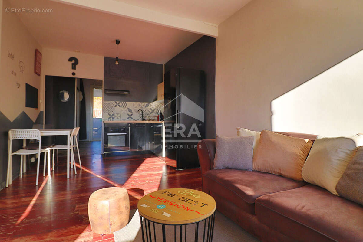 Appartement à MARSEILLE-4E