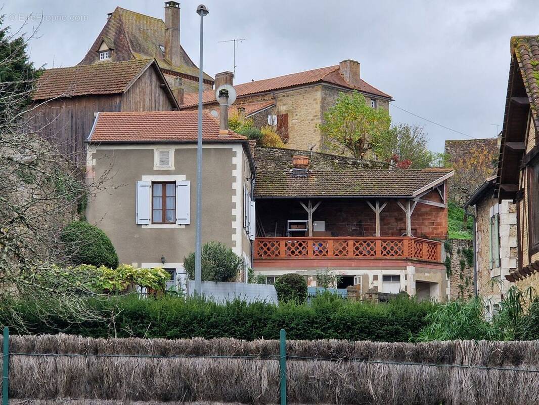 20251117115200 - Maison à SIORAC-EN-PERIGORD
