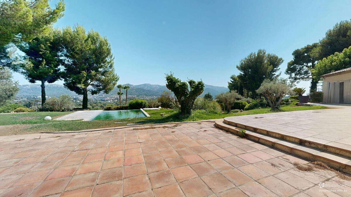 A vendre, Maison de Type 4 de plain-pied - Marseille 11e La Valentine ? 270 m², Vue panoramique & Piscine à débordement- 4 garag - photo 4