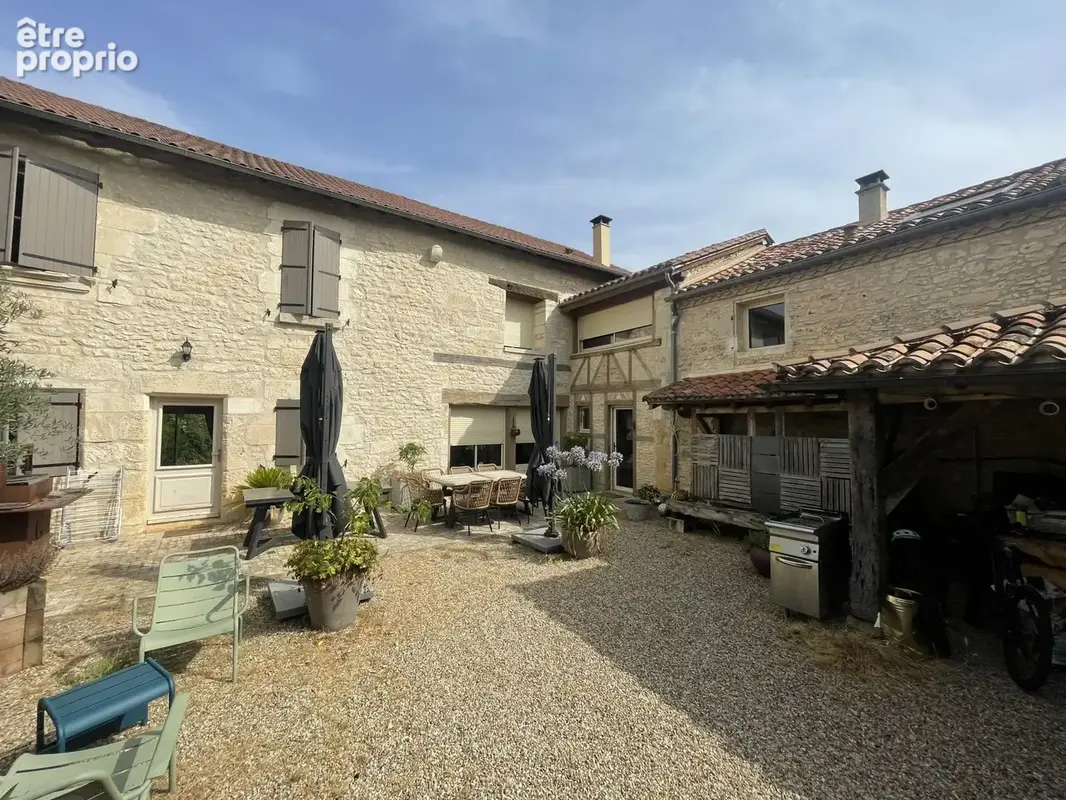 Maison 14 pièces 336 m² à vendre à Savignac-Les-Eglises (24420) - photo 1