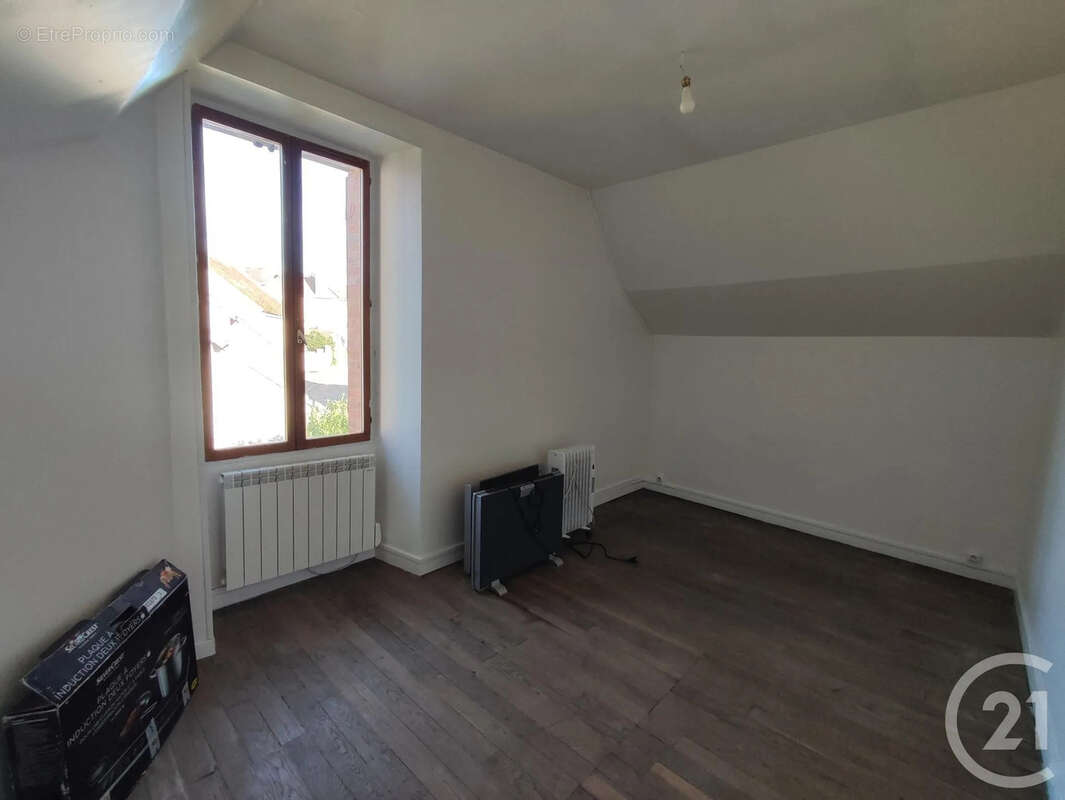 Maison à SAINT-AMAND-EN-PUISAYE