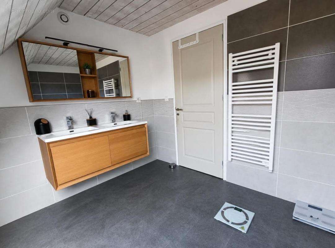 29520 Saint Goazec maison avec vie de plain pied salon séjour cuisine 44 m² 4 chambres 2 salles d'eau sous sol complet - photo 9