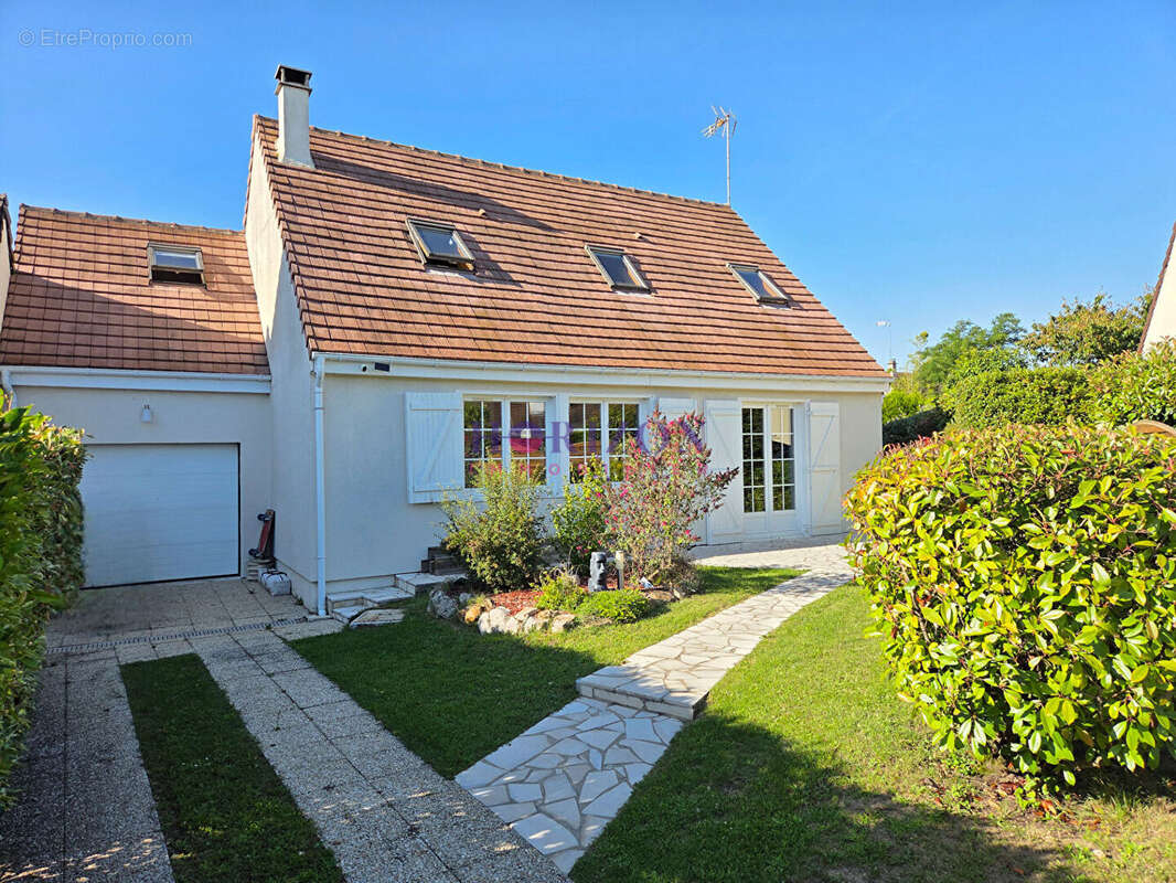 Maison à LA CHAPELLE-EN-SERVAL