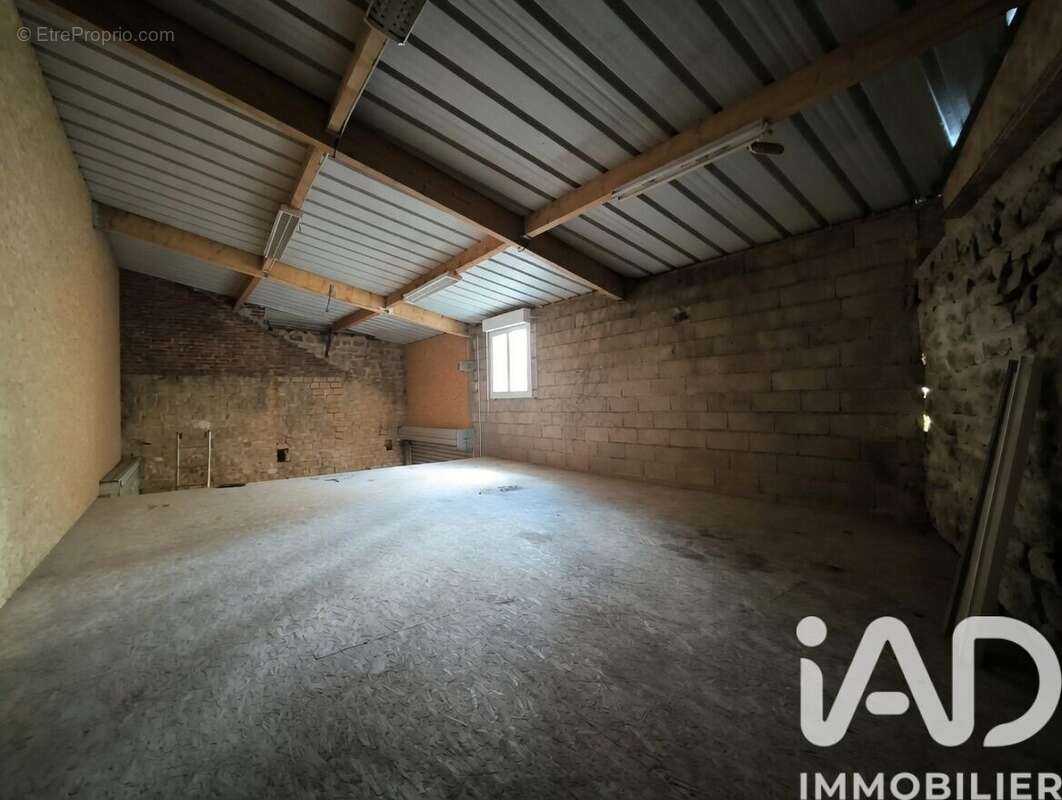 Parking 75 m² à Charleville-Mezieres  - photo 4