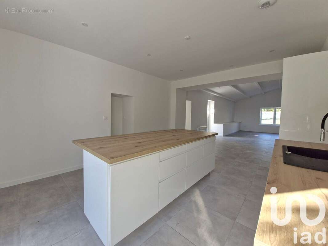 Photo 5 - Maison à MEDIS