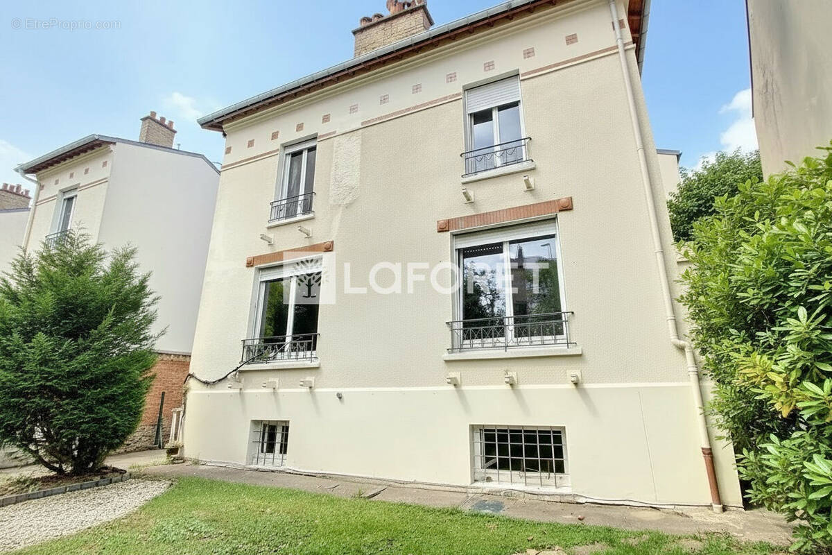 Maison à SURESNES