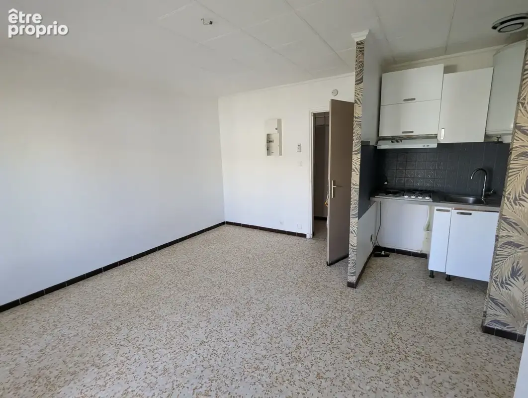 Appartement à rénover avec beau potentiel, quartier calme proche des plages - photo 8