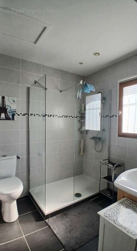 Agréable villa avec piscine chauffée et terrain de pétanque. - photo 21