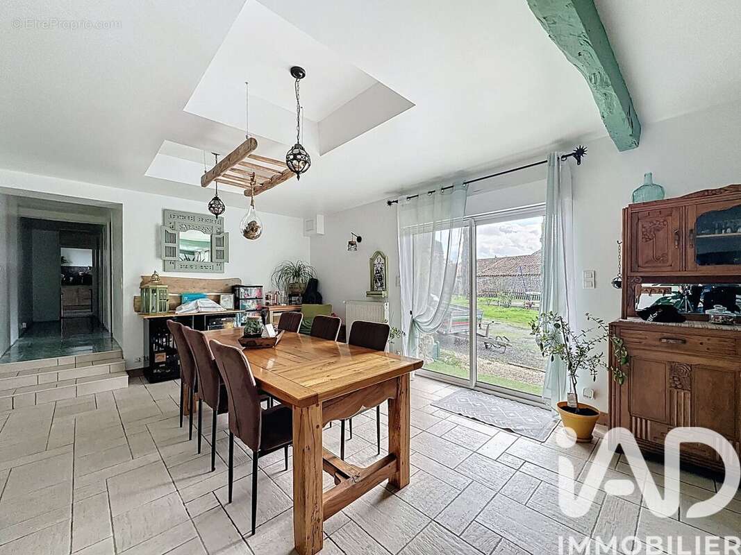 Photo 2 - Maison à SAINT-VARENT