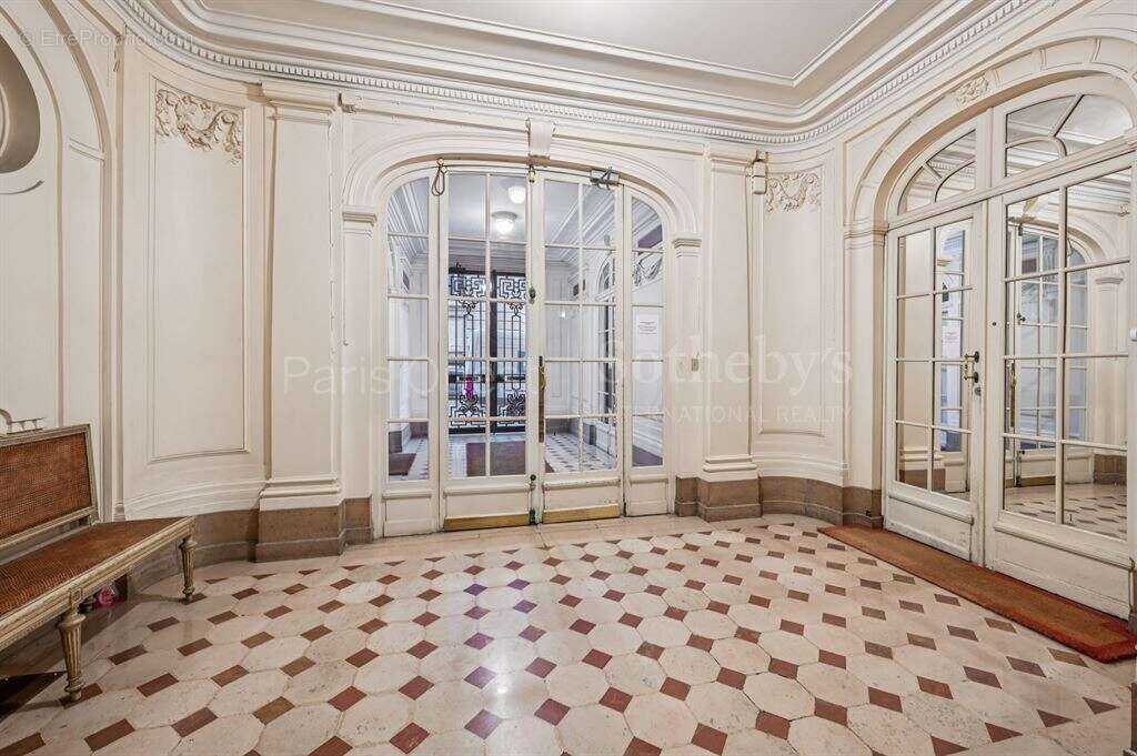 Appartement à PARIS-16E