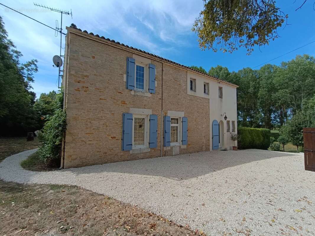 Charmante maison avec piscine et maison d'amis, proche Maillezais - photo 7