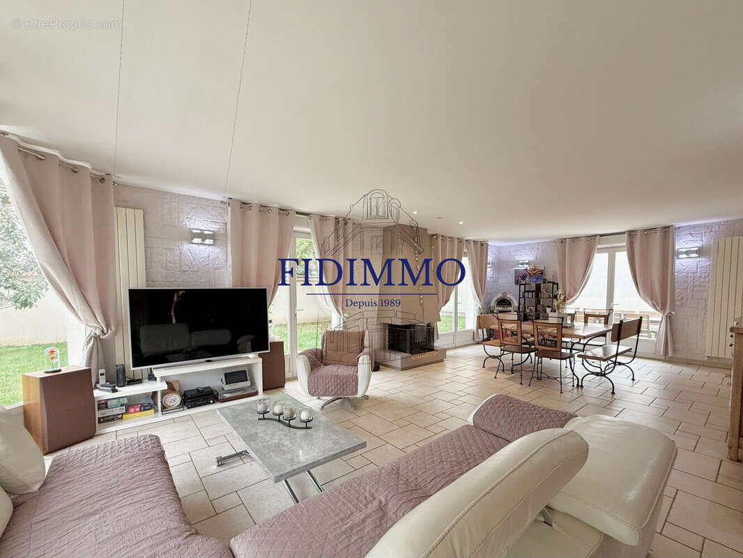 Maison à SAINT-MAUR-DES-FOSSES