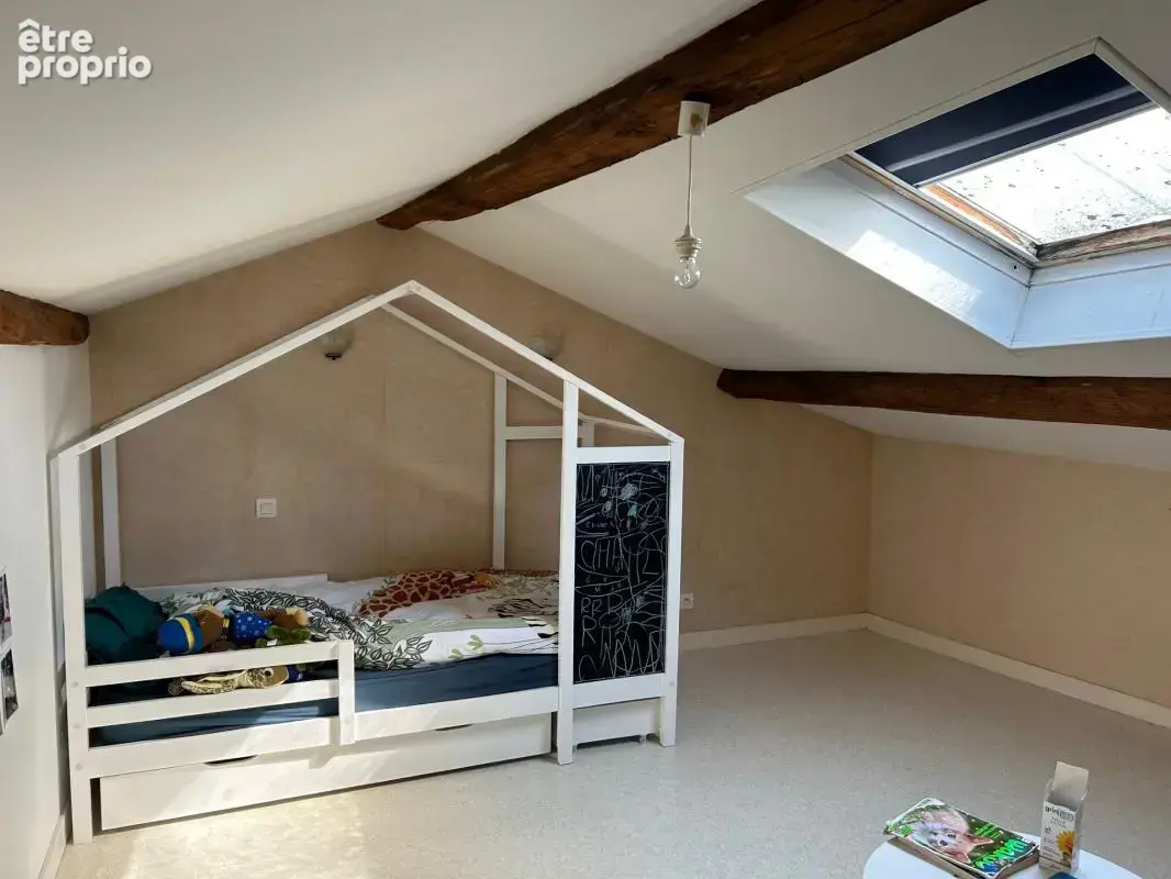 Joli logement 80 m² sur 3 niveaux, 2 chambres, garage et remise non attenants - locataire en place - photo 9