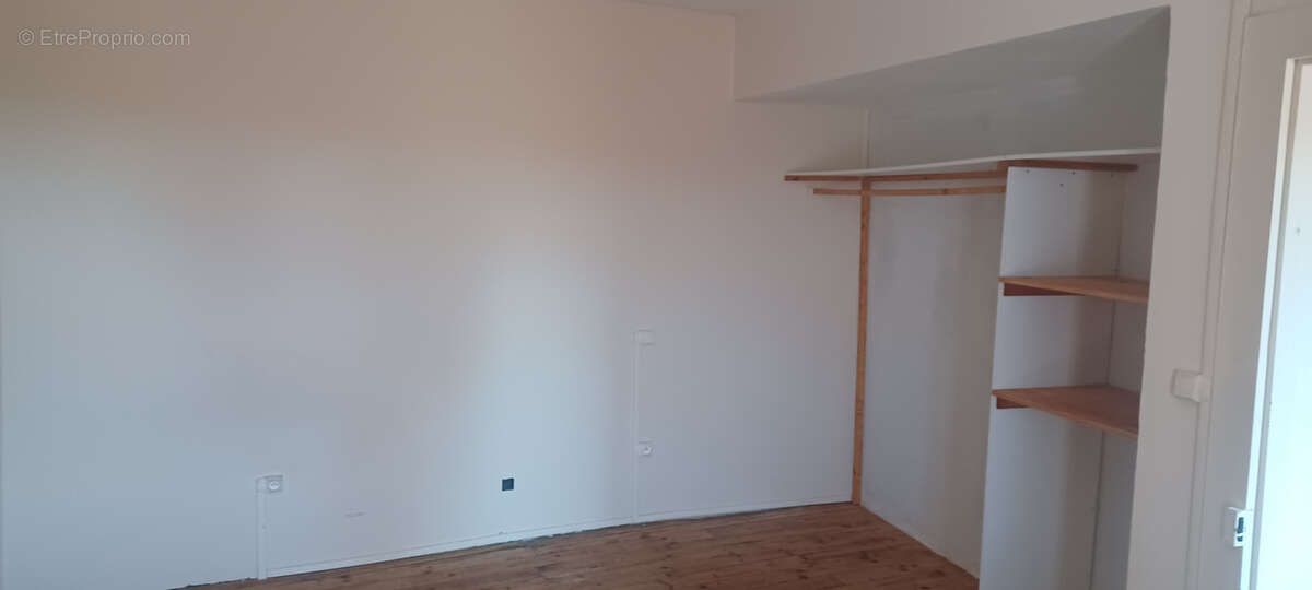 Maison de village en pierre à rénover sur deux niveaux sur 272m2 de terrain - photo 6