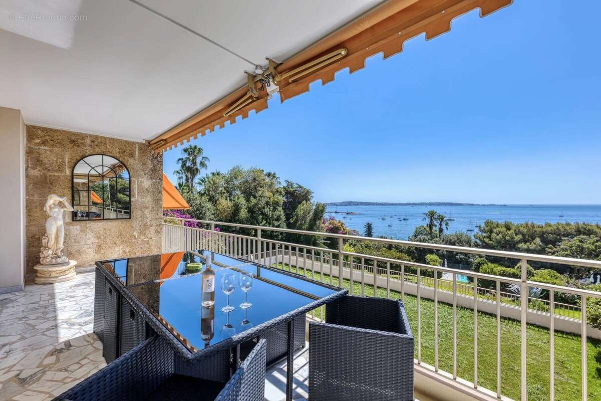 Golfe Juan - Appartement 3 pièces avec vue mer panoramique, garage et cave - photo 2