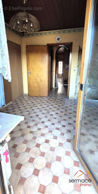 cuisine nue avec accès balcon - Maison à GROSBLIEDERSTROFF